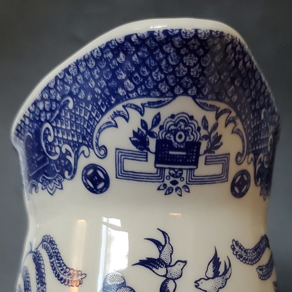 Pristine Regal England Blue Willow 7 1/8" Pitcher - Picture 12 of 16